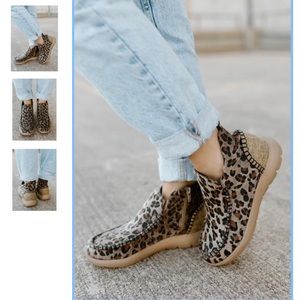 Vintage Leopard Boutique Whipstitch Shoe